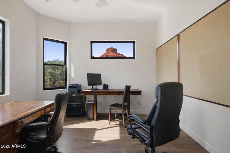 1Red Rock Views Office Bell Rock