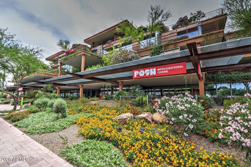 44-Community Courtyard Area