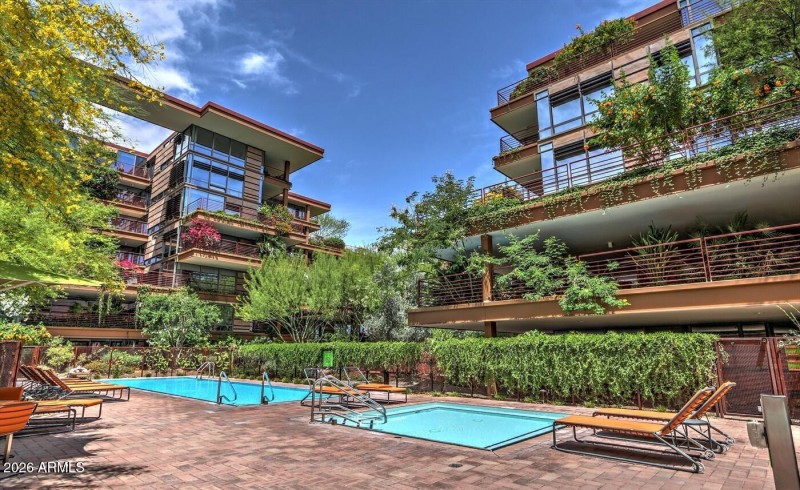 48-Community Pool & Spa