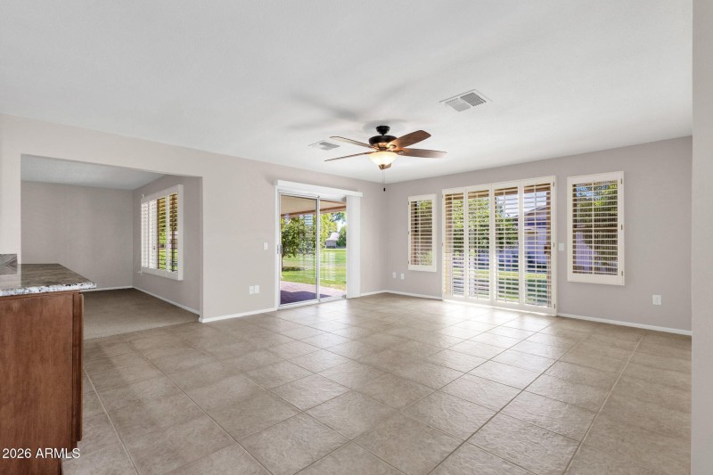 17-web-or-mls-19041-n-lakeforest-dr