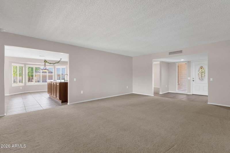 21-web-or-mls-19041-n-lakeforest-dr