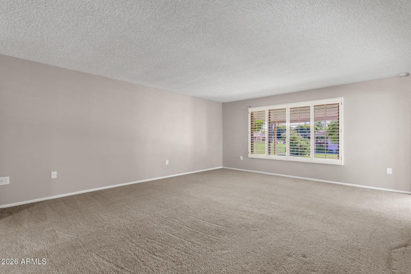 23-web-or-mls-19041-n-lakeforest-dr