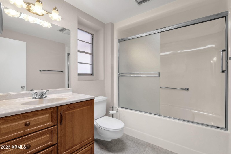 24-web-or-mls-19041-n-lakeforest-dr