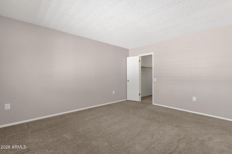 26-web-or-mls-19041-n-lakeforest-dr