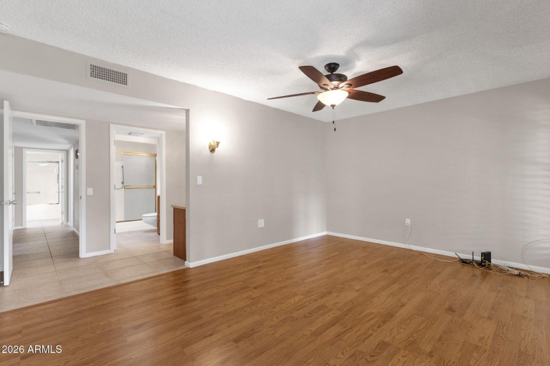 30-web-or-mls-19041-n-lakeforest-dr