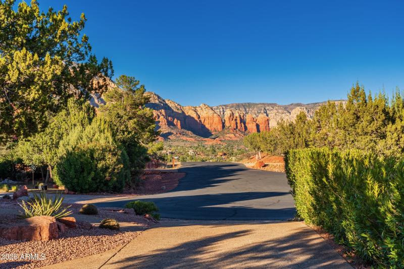 Sedona’s Red Rock Backdrop