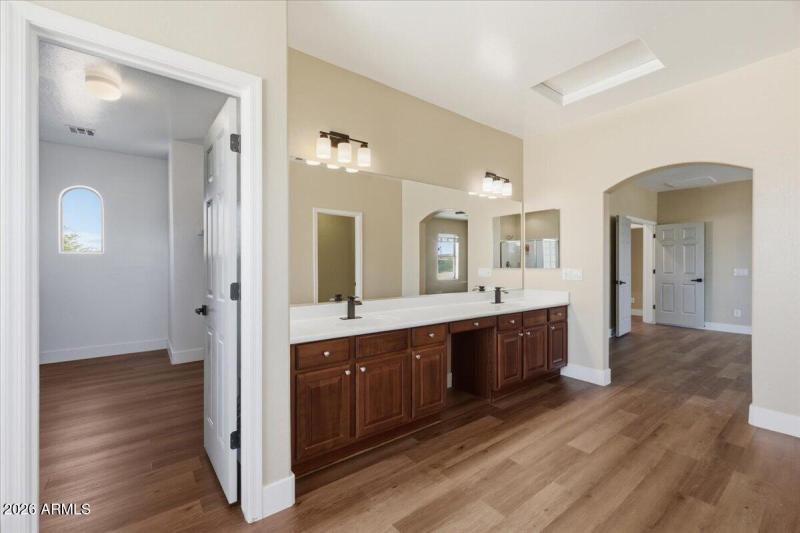 48-4364_N_156th_Ln_48