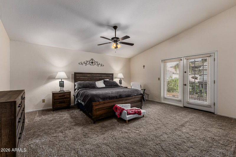 Master Bedroom (Upstairs)