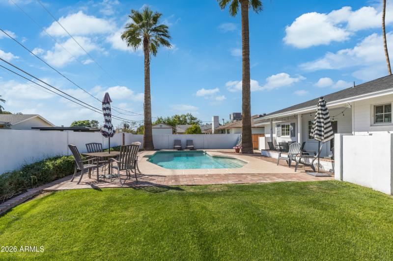 Plenty of Enertaining Space!