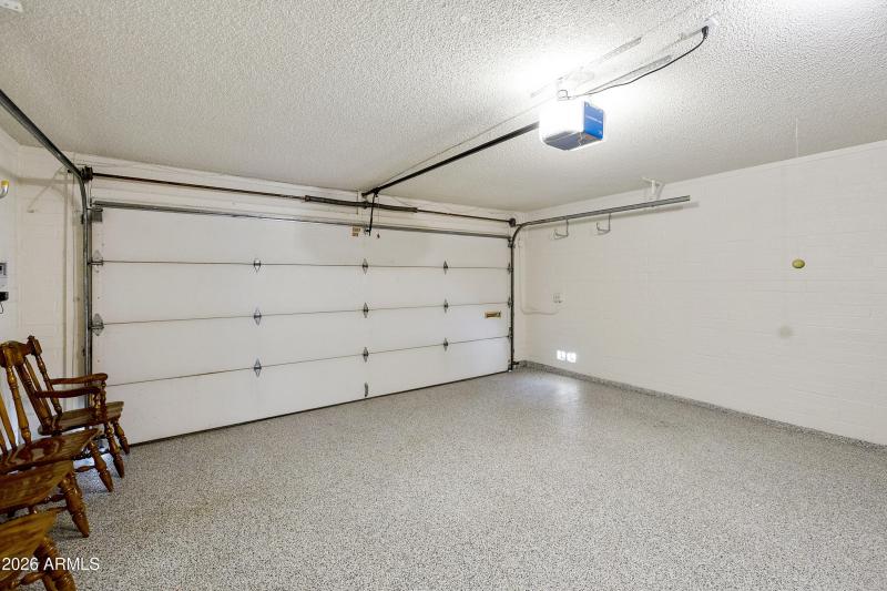 Garage w/newer opener