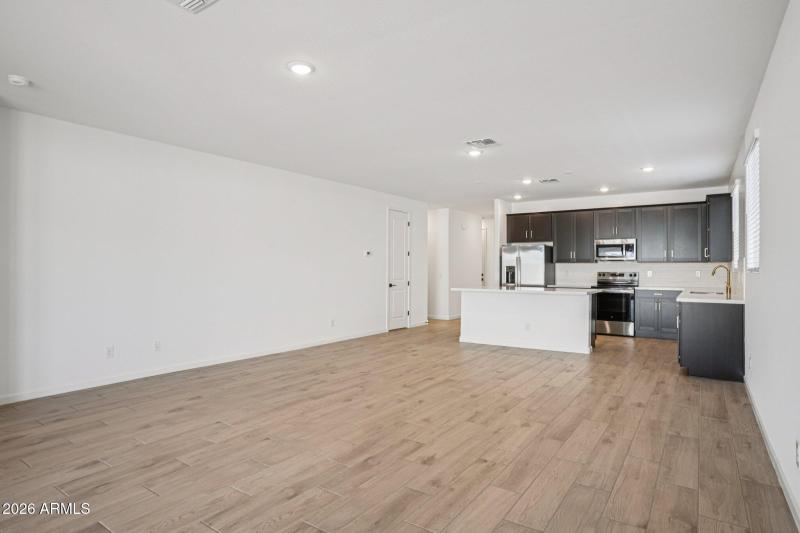 8-web-or-mls-W Camden Ave-S0703-008