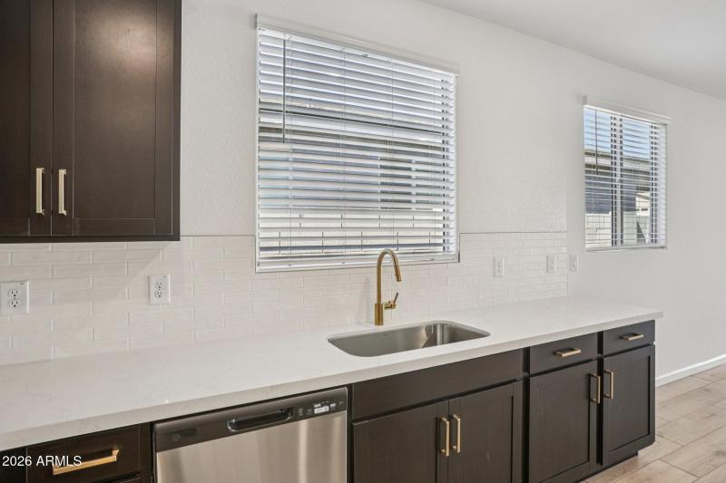 13-web-or-mls-W Camden Ave-S0703-013