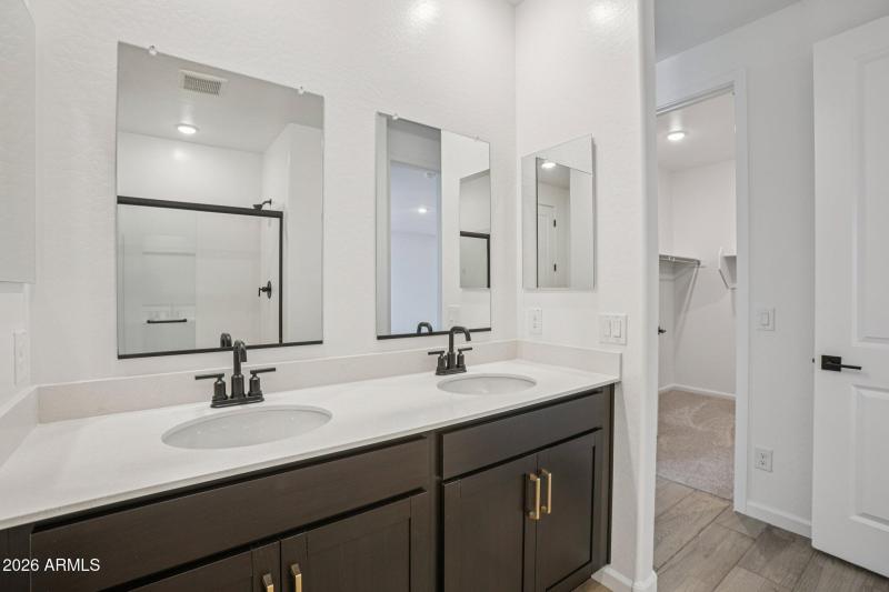 28-web-or-mls-W Camden Ave-S0703-028