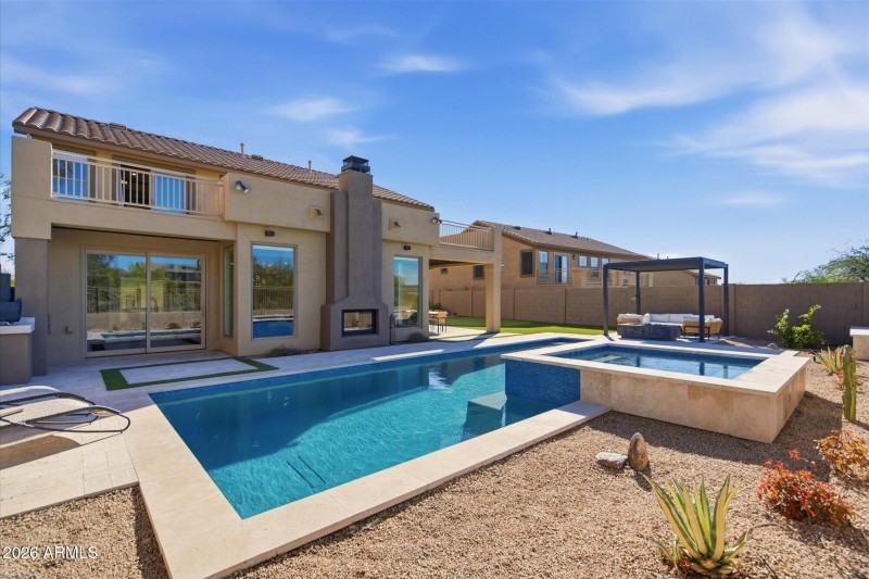 Contemporary backyard