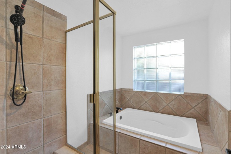 10460 E Fanfol LN, Master Bathroom 3.