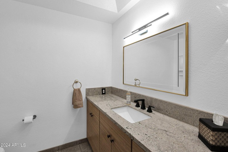 10460 E Fanfol Lane, 2nd Bathroom