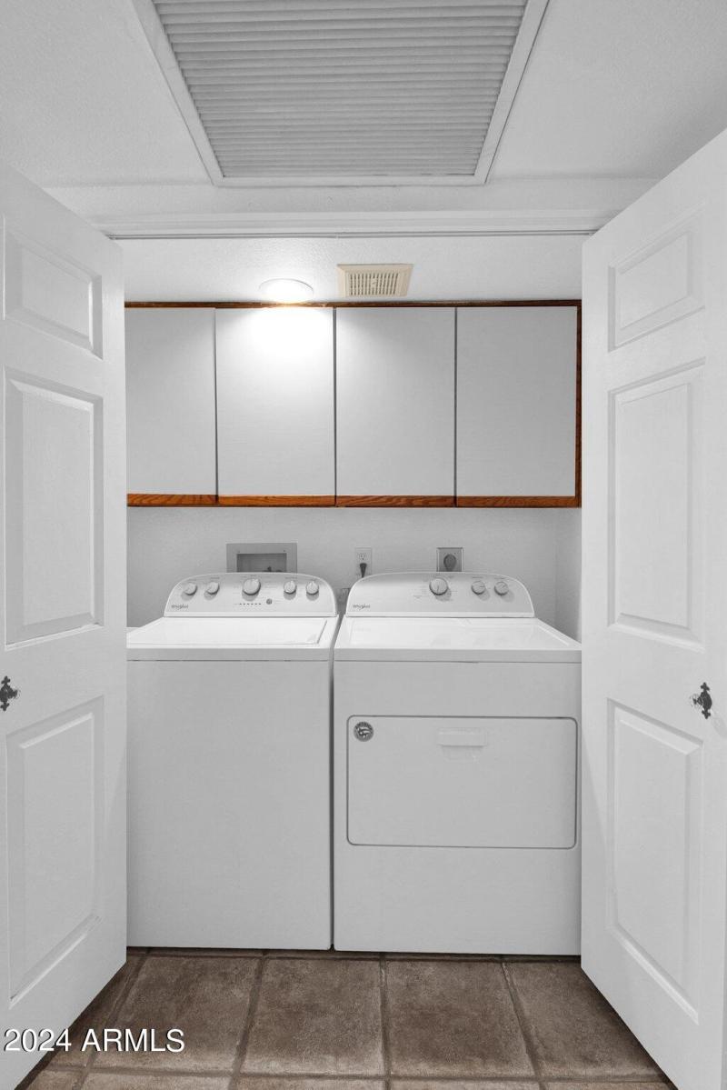 10460 E Fanfol Lane, Laundry