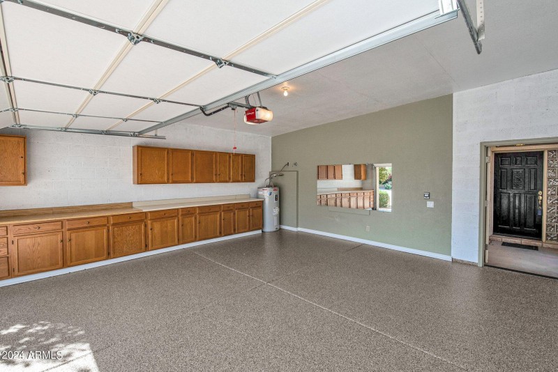 10460 E Fanfol Lane, Garage