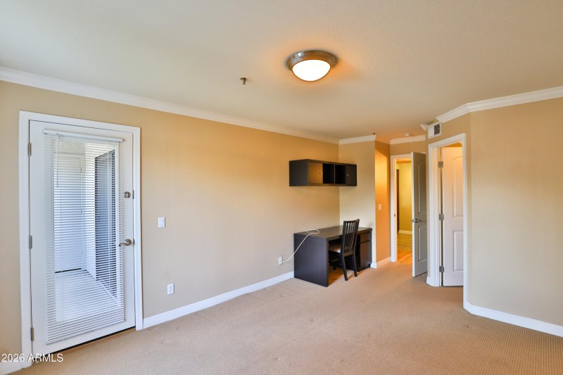 2025ECampbellAveAPT111-12