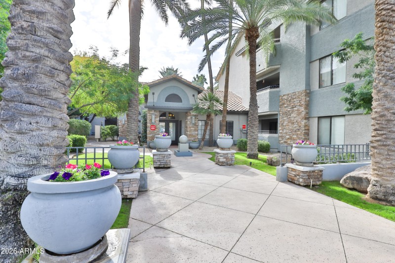 2025ECampbellAveAPT111-2