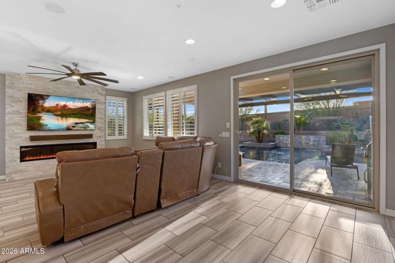 9-web-or-mls-32388-n-129th-dr