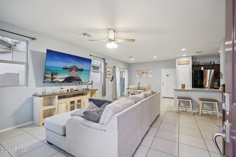 7-web-or-mls-N 73rd Dr-S1003-007