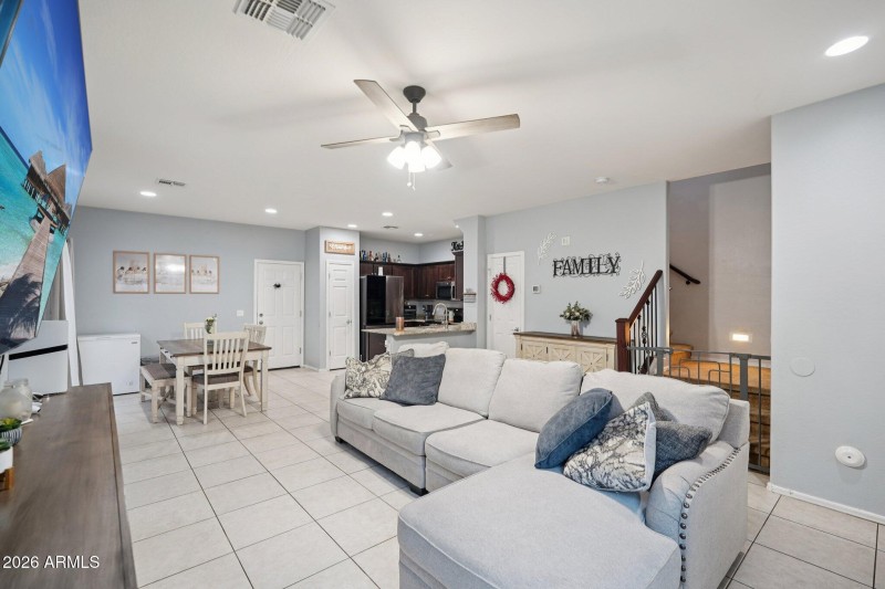 8-web-or-mls-N 73rd Dr-S1003-008