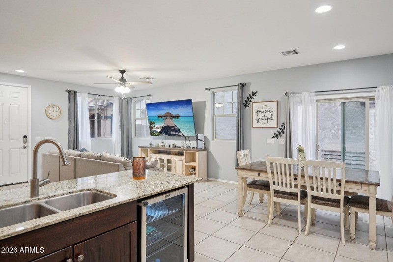 11-web-or-mls-N 73rd Dr-S1003-011