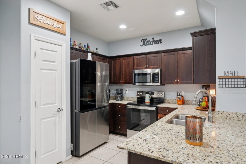 12-web-or-mls-N 73rd Dr-S1003-012