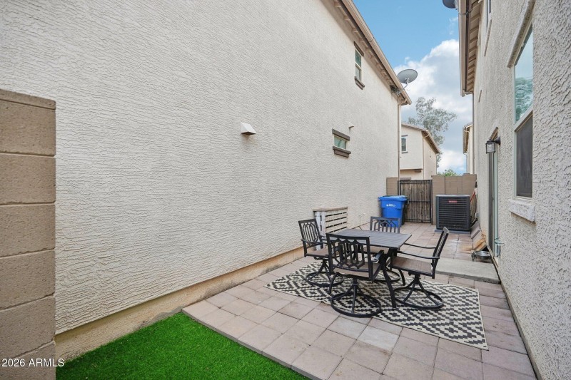 37-web-or-mls-N 73rd Dr-S1003-037