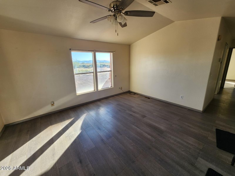 20251104185635189231000000-o