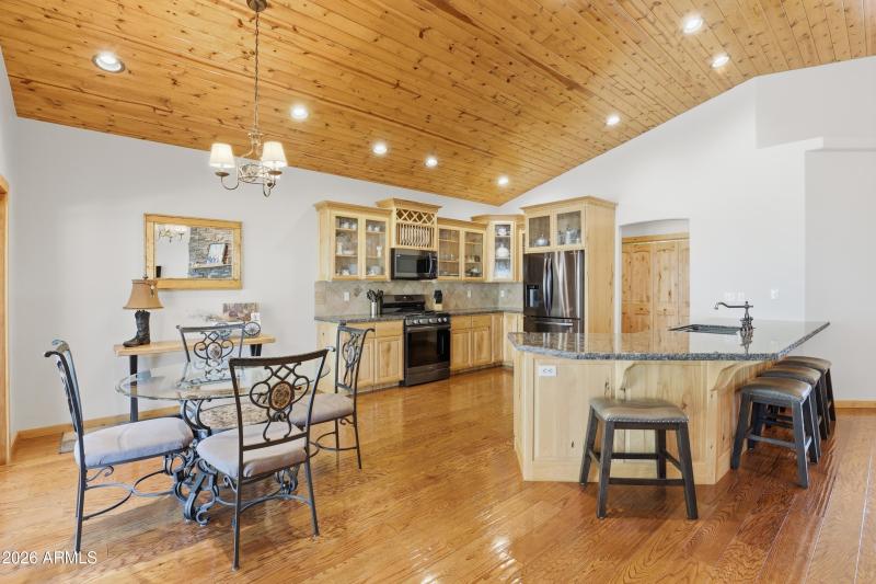 Kitchen & Dining Area