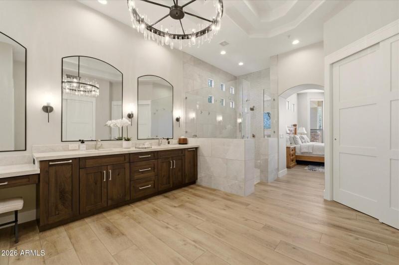 En-suite primary bath