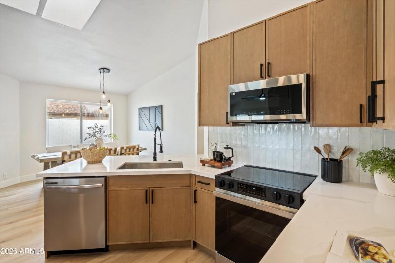 17-Kitchen to Dining