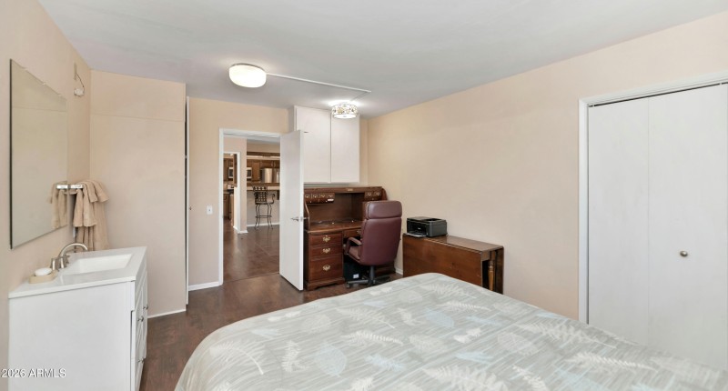 EXTRA ROOM - CRAFT/OFFICE/GUEST BEDROOM