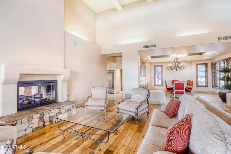 Great Room no interior steps