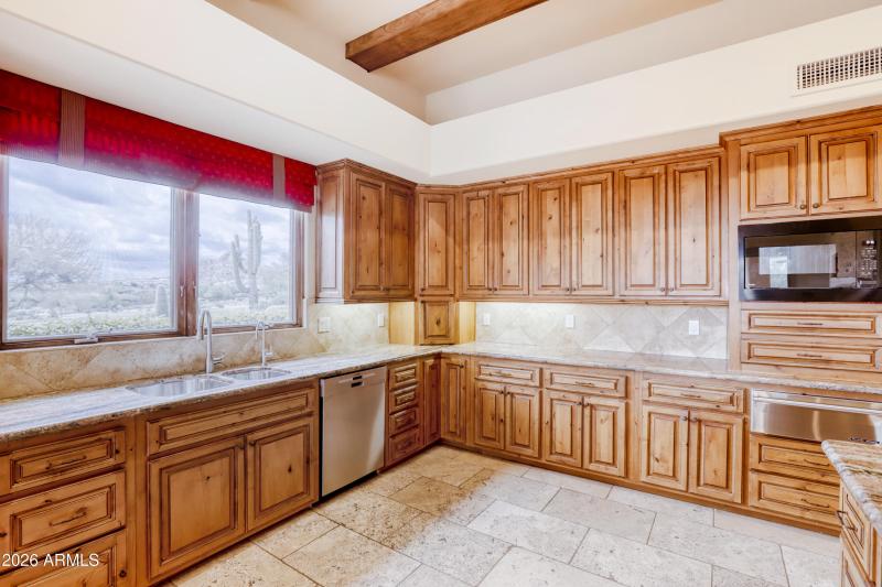 Extensive Kitchen Cabinetry