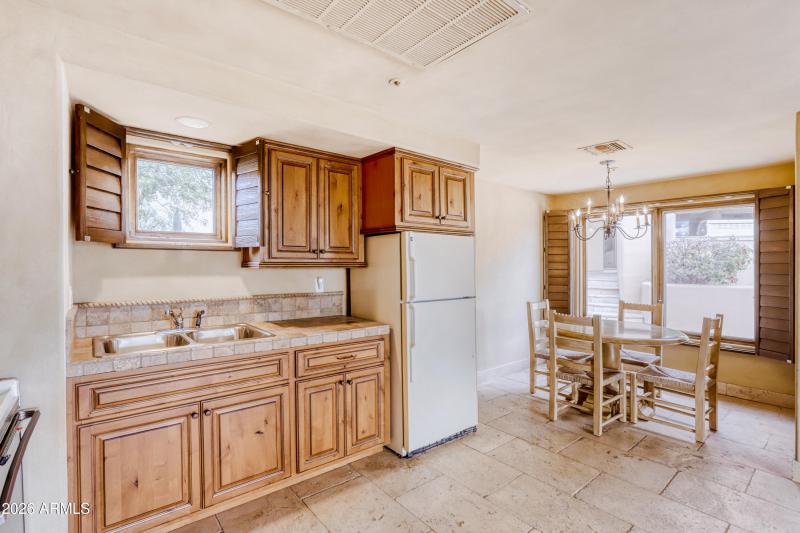 Casita kitchen and dining area