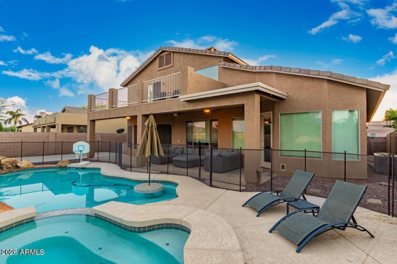 pool back of house 202403300046247770040