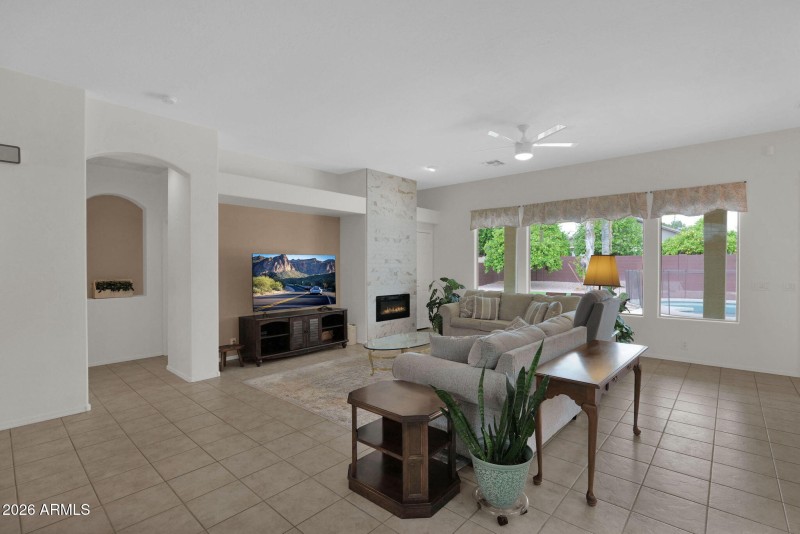 Living Room/Primary Entrance