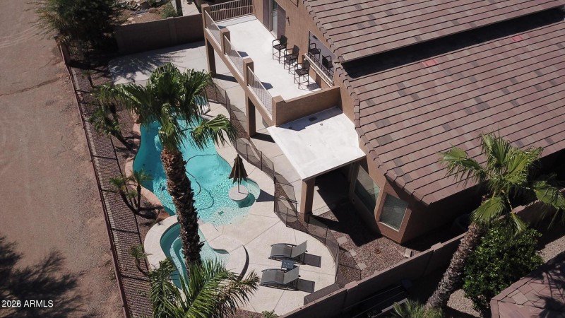 drone shot rear 202403300046287492280000