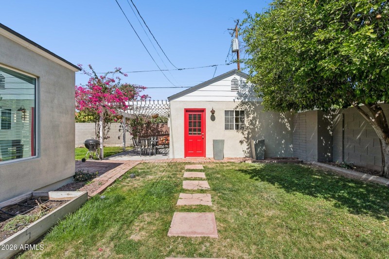 400 sq ft full guest house