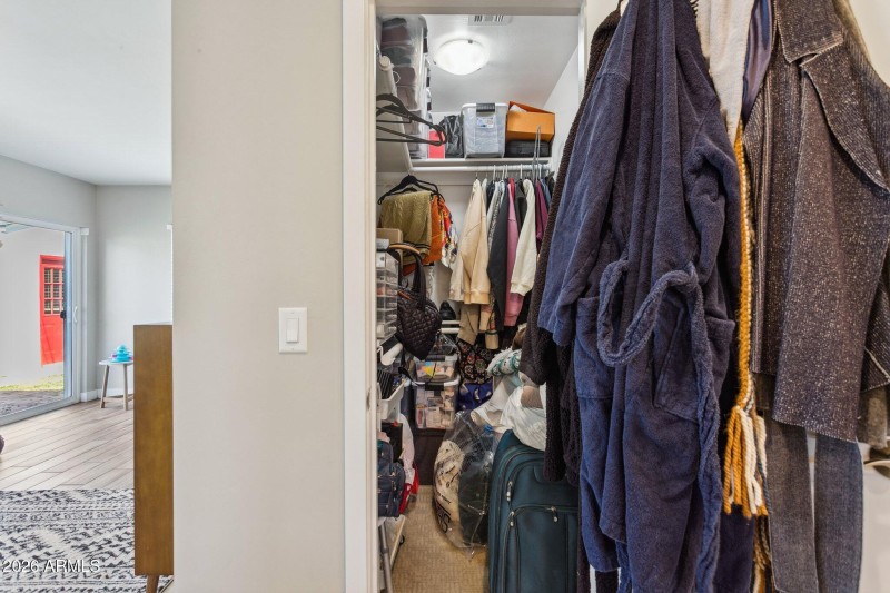 2 walk-ins in primary suite