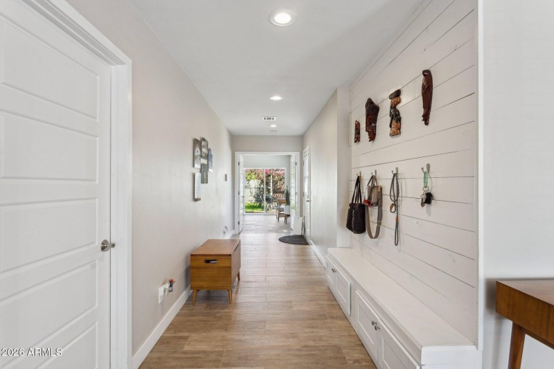 Passage to split primary suite