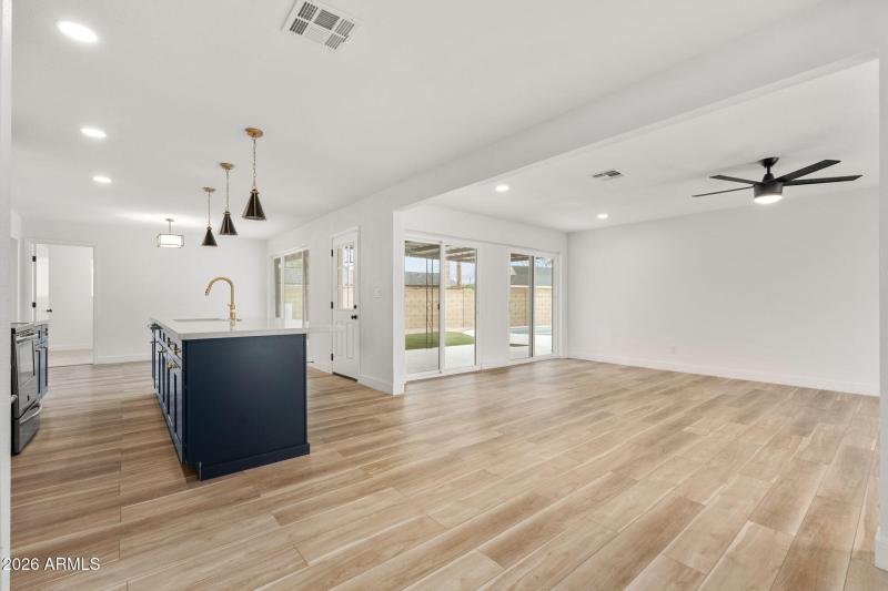 7734 N 34th Avenue - 08