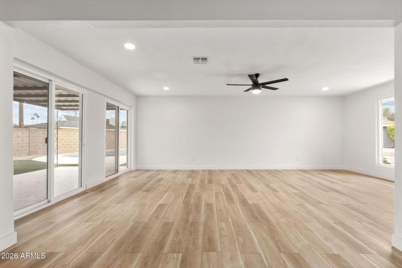 7734 N 34th Avenue - 09