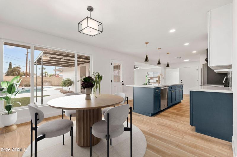 7734 N 34th Avenue - 18 VS