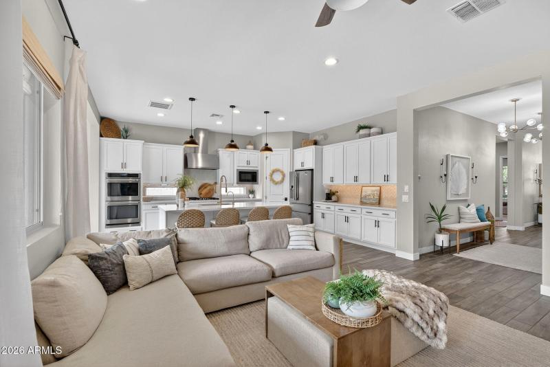 13-web-or-mls-42E Austin Dr