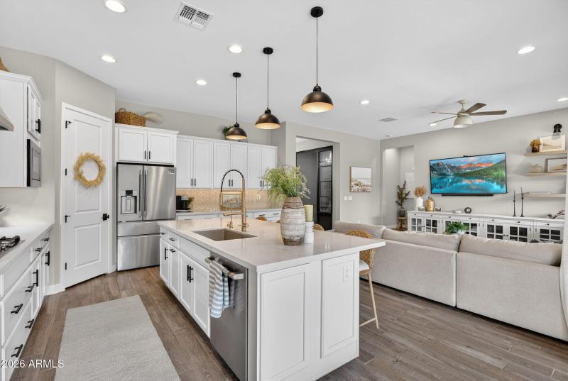 15-web-or-mls-45E Austin Dr