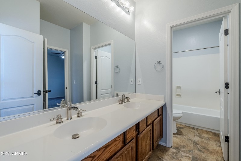 Jack & jill bathroom